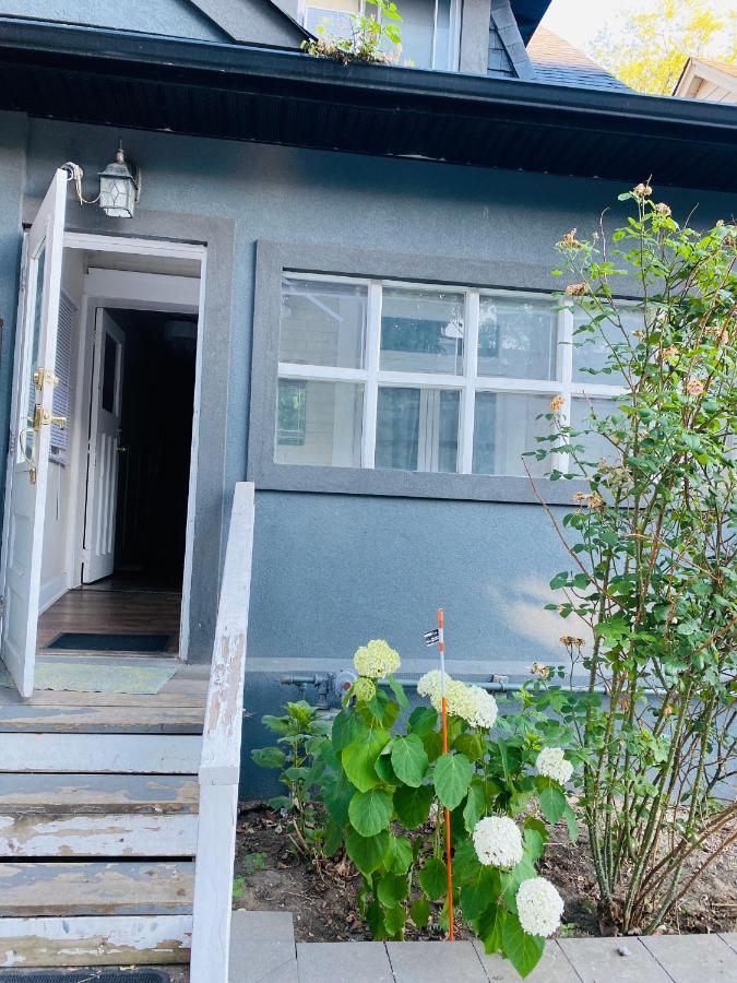 Lovely II Space Share A Room East York Canada Торонто Екстериор снимка
