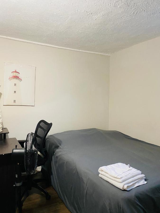Lovely II Space Share A Room East York Canada Торонто Екстериор снимка