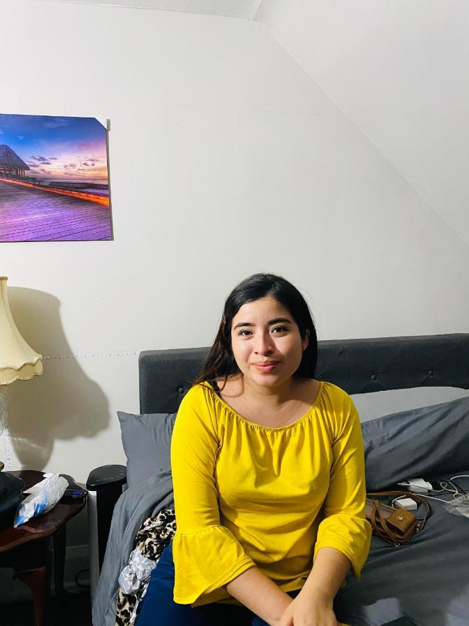 Lovely II Space Share A Room East York Canada Торонто Екстериор снимка