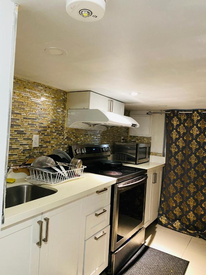 Lovely II Space Share A Room East York Canada Торонто Екстериор снимка