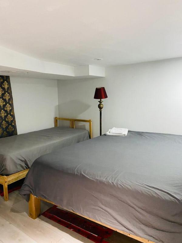 Lovely II Space Share A Room East York Canada Торонто Екстериор снимка