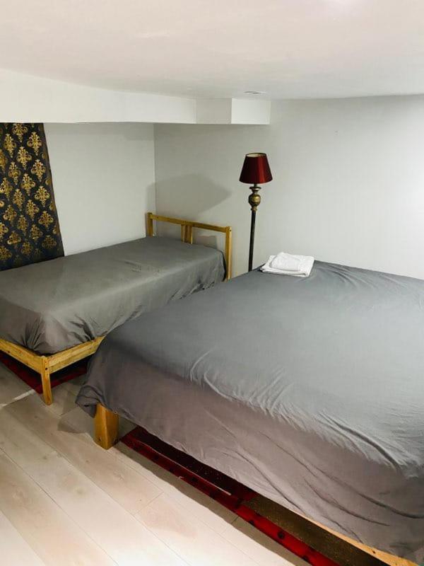Lovely II Space Share A Room East York Canada Торонто Екстериор снимка