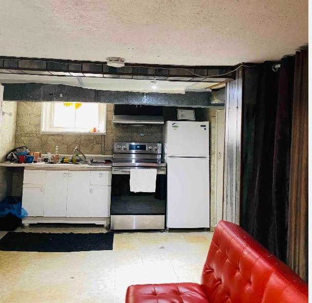 Lovely II Space Share A Room East York Canada Торонто Екстериор снимка