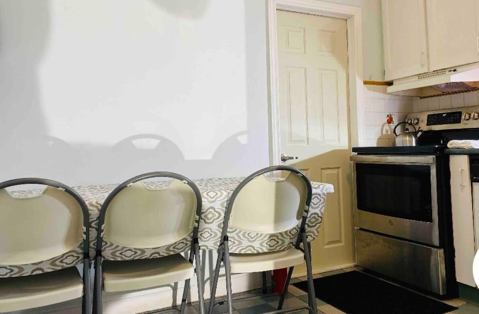 Lovely II Space Share A Room East York Canada Торонто Екстериор снимка