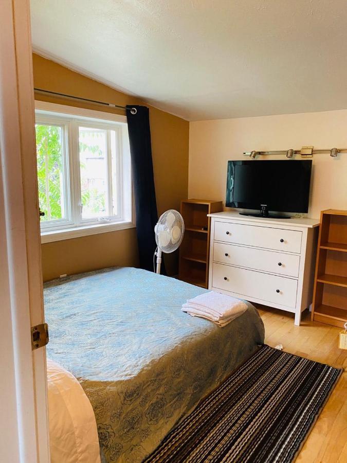 Lovely II Space Share A Room East York Canada Торонто Екстериор снимка
